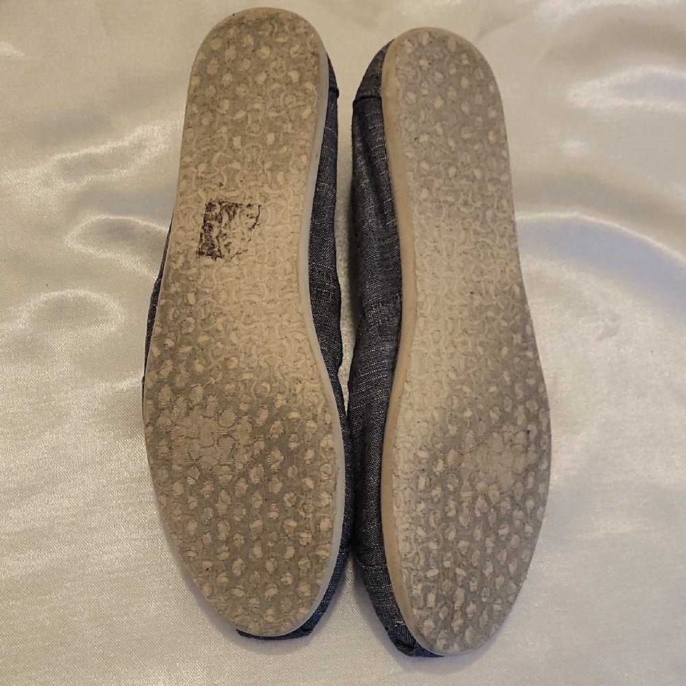 Toms Women's Gray Slip-On Shoes - Picture 2 of 7
